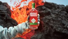 Zeefdruk verbindt Absolut en Tabasco visueel in één verpakking
